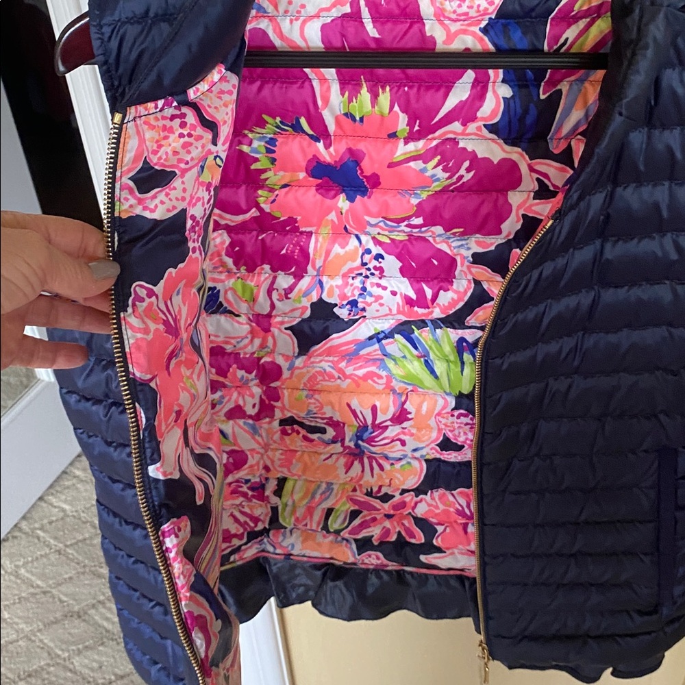 Lilly Pulitzer Quilted Navy Vest with Pink Floral Lining - Picture 4 of 4